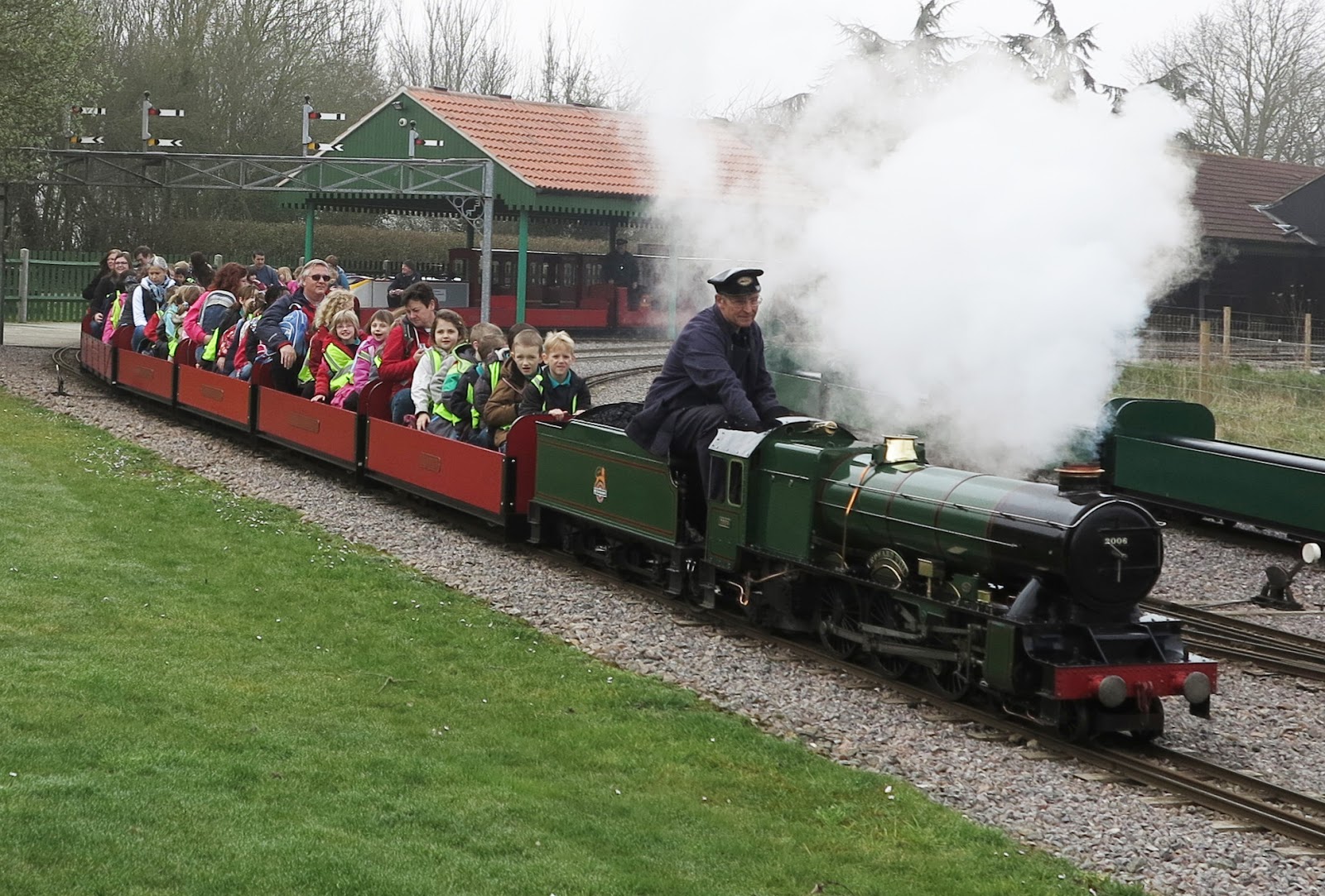 https://whatremovals.co.uk/wp-content/uploads/2022/02/Eastleigh Lakeside Steam Railway-300x203.jpeg
